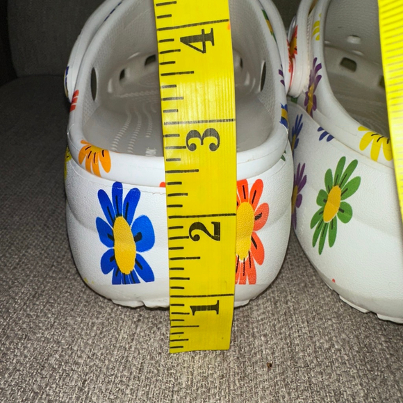 EUC Women's Size 10 Crocs Iconic Comfort Platform Floral Classic Sandals - Picture 7 of 7